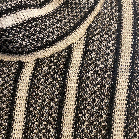 TOPSHOP Mock Neck - Picture 3 of 4